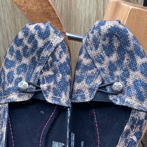 TARGET Law Paw Animal Print Fabric Flats - 9 US - Picture 4 of 9